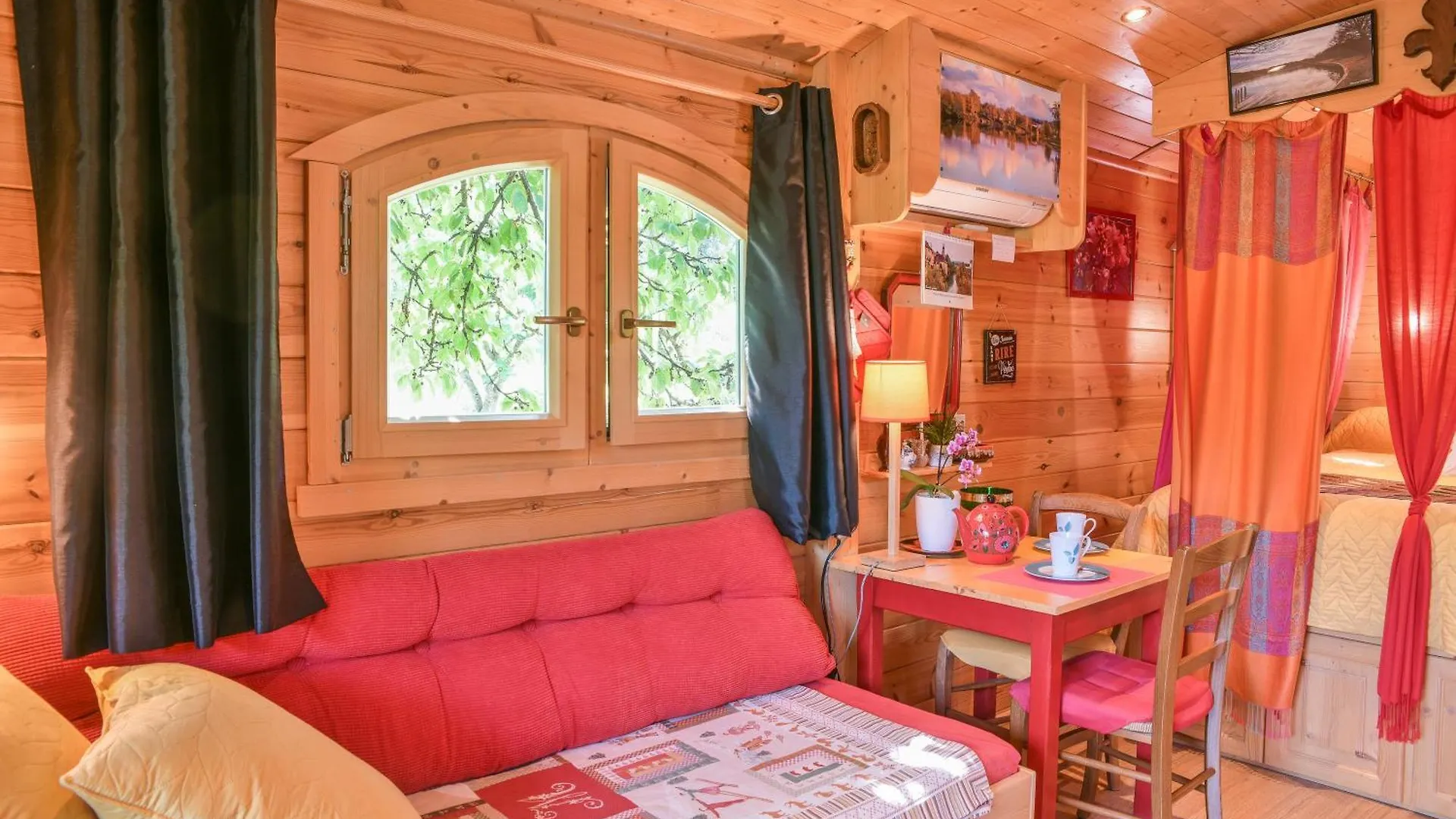 Camping Roulotte De Boheme - Praline Hotel Saint-Genix-sur-Guiers