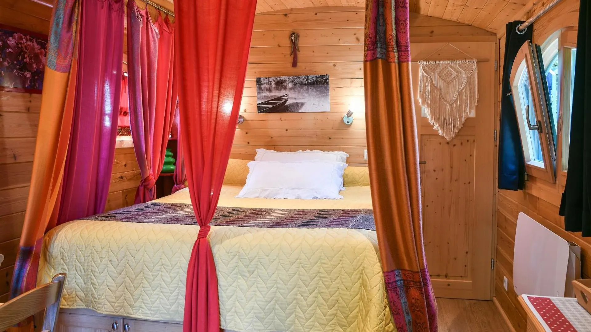Roulotte De Boheme - Praline Hotel Saint-Genix-sur-Guiers 3*,